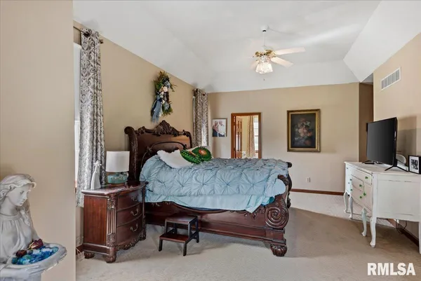 $535,000 | 333 West Glenarm Road, Glenarm, IL 62536