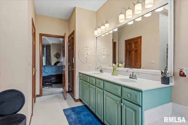 $535,000 | 333 West Glenarm Road, Glenarm, IL 62536