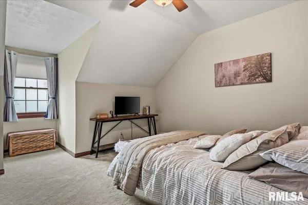 $535,000 | 333 West Glenarm Road, Glenarm, IL 62536