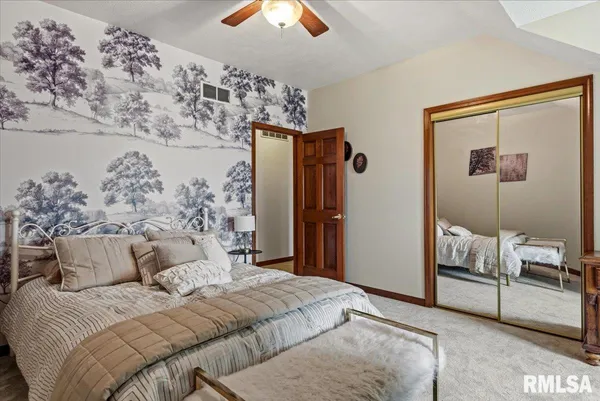 $535,000 | 333 West Glenarm Road, Glenarm, IL 62536