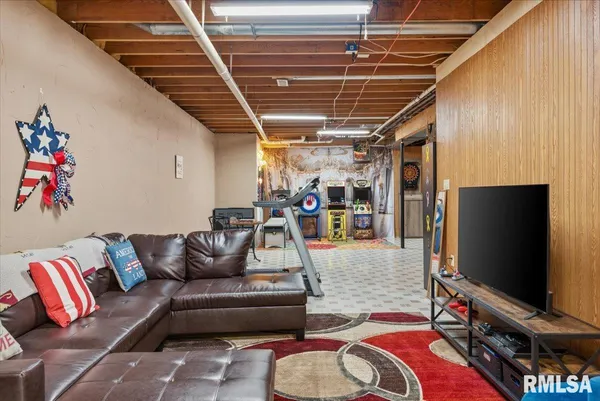 $535,000 | 333 West Glenarm Road, Glenarm, IL 62536