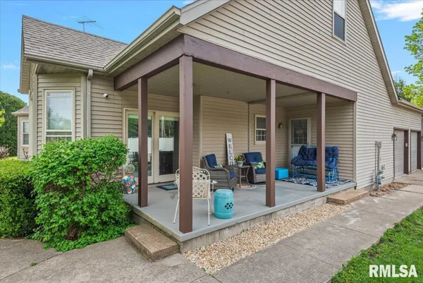 $535,000 | 333 West Glenarm Road, Glenarm, IL 62536