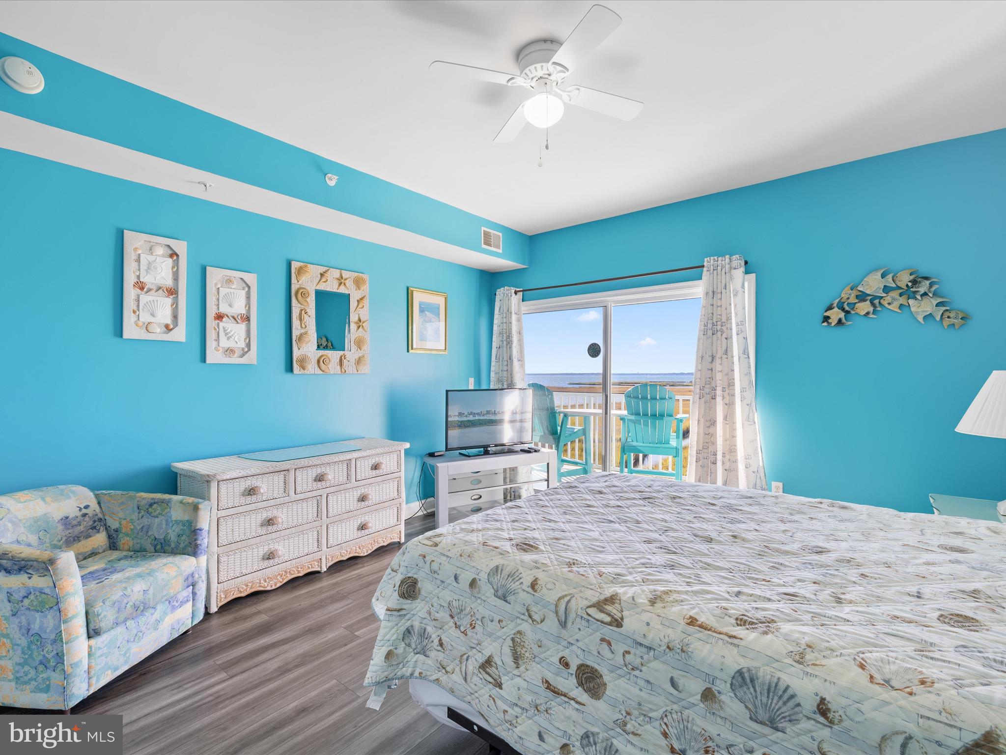 105 56th Street, Unit 205 P1 Ocean City, MD 21842 - Photo 23 of 40 a bedroom with a bed and a window