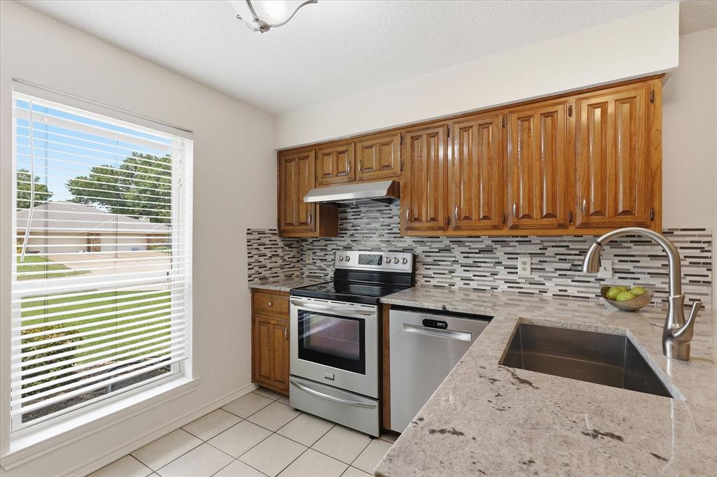 4203 Spring Meadow Lane Flower Mound, TX 75028 - Photo 6 of 15