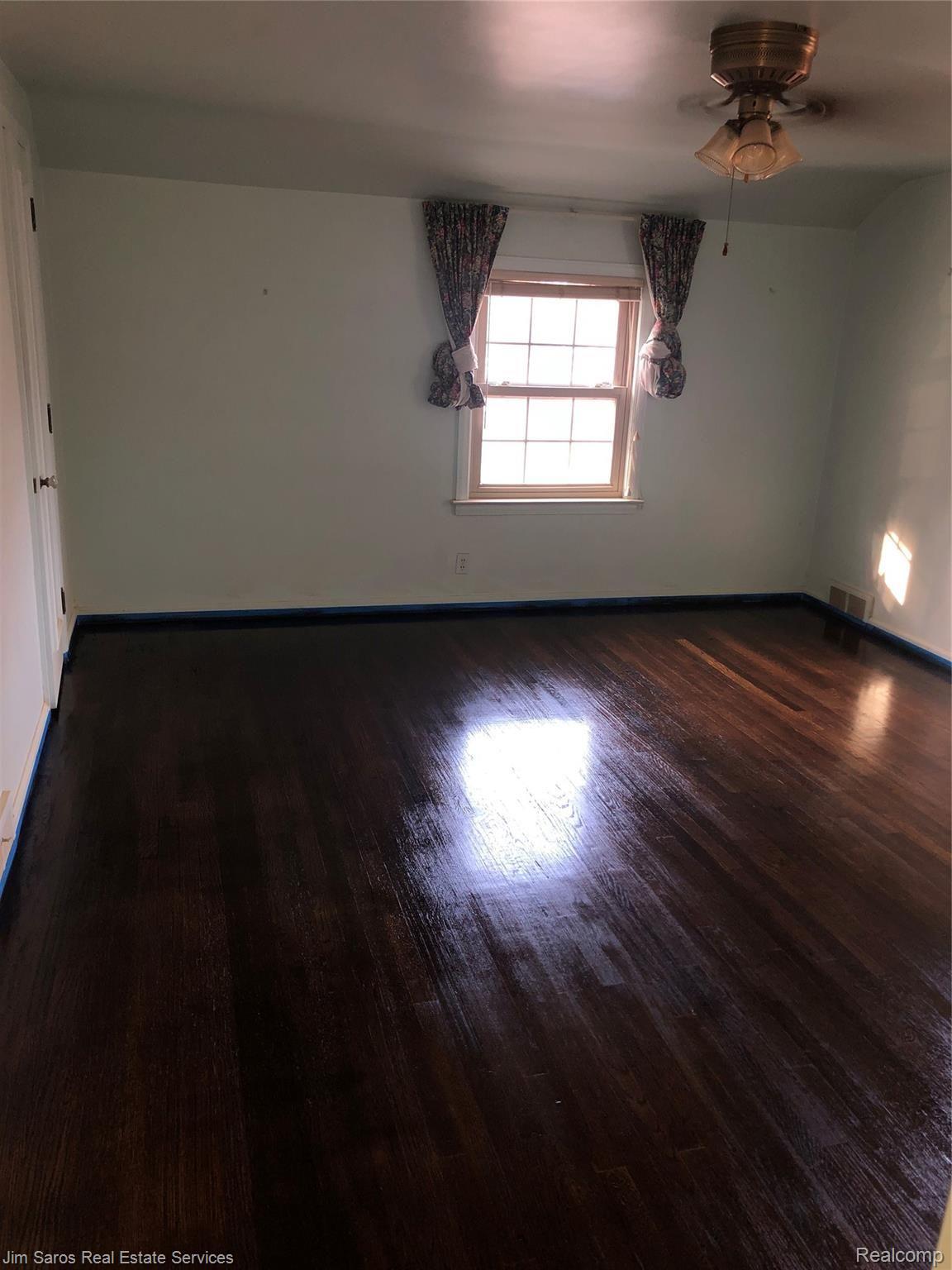 1680 Fairholme Road Grosse Pointe, MI 48236 - Photo 16 of 29 Refinished bedroom floors.jpg