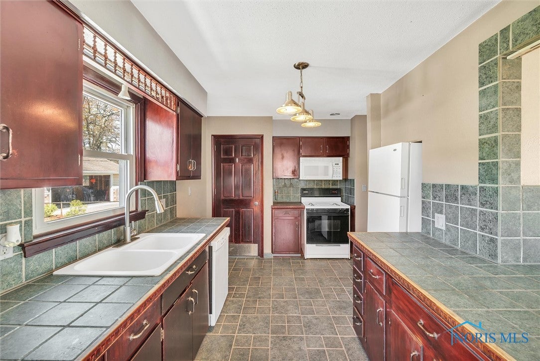 5047 Trimble Road Toledo, OH 43613 - Photo 13 of 36 Gallery Image 13