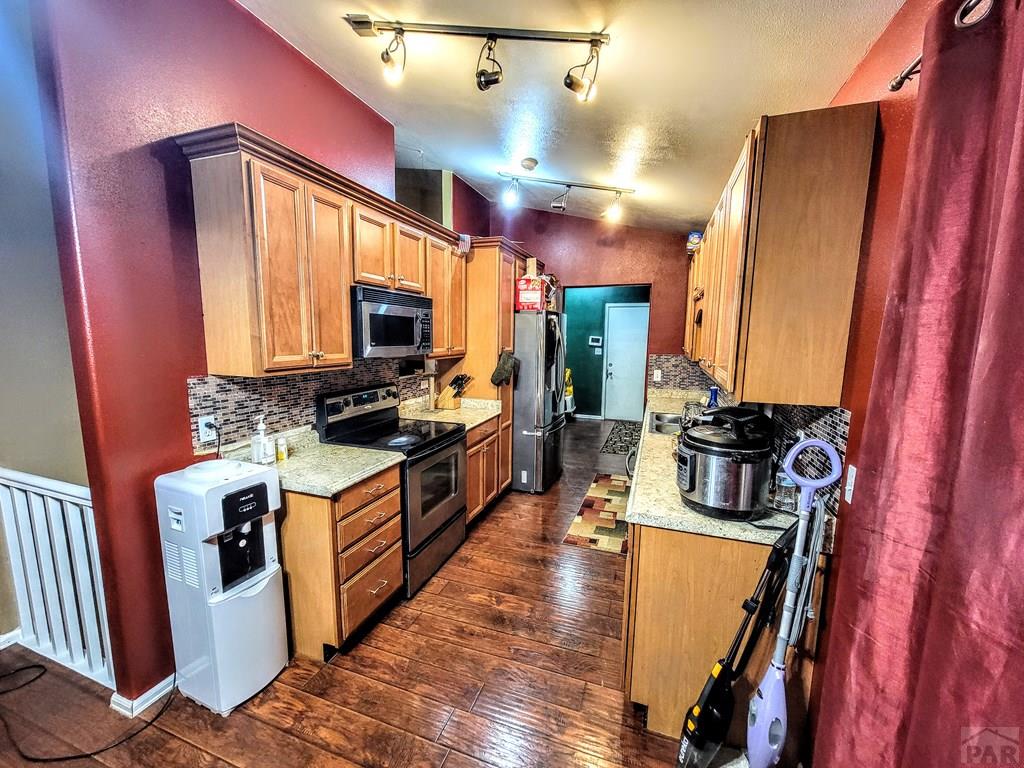 4645 Ridge Drive Pueblo, CO 81008 - Photo 10 of 44
