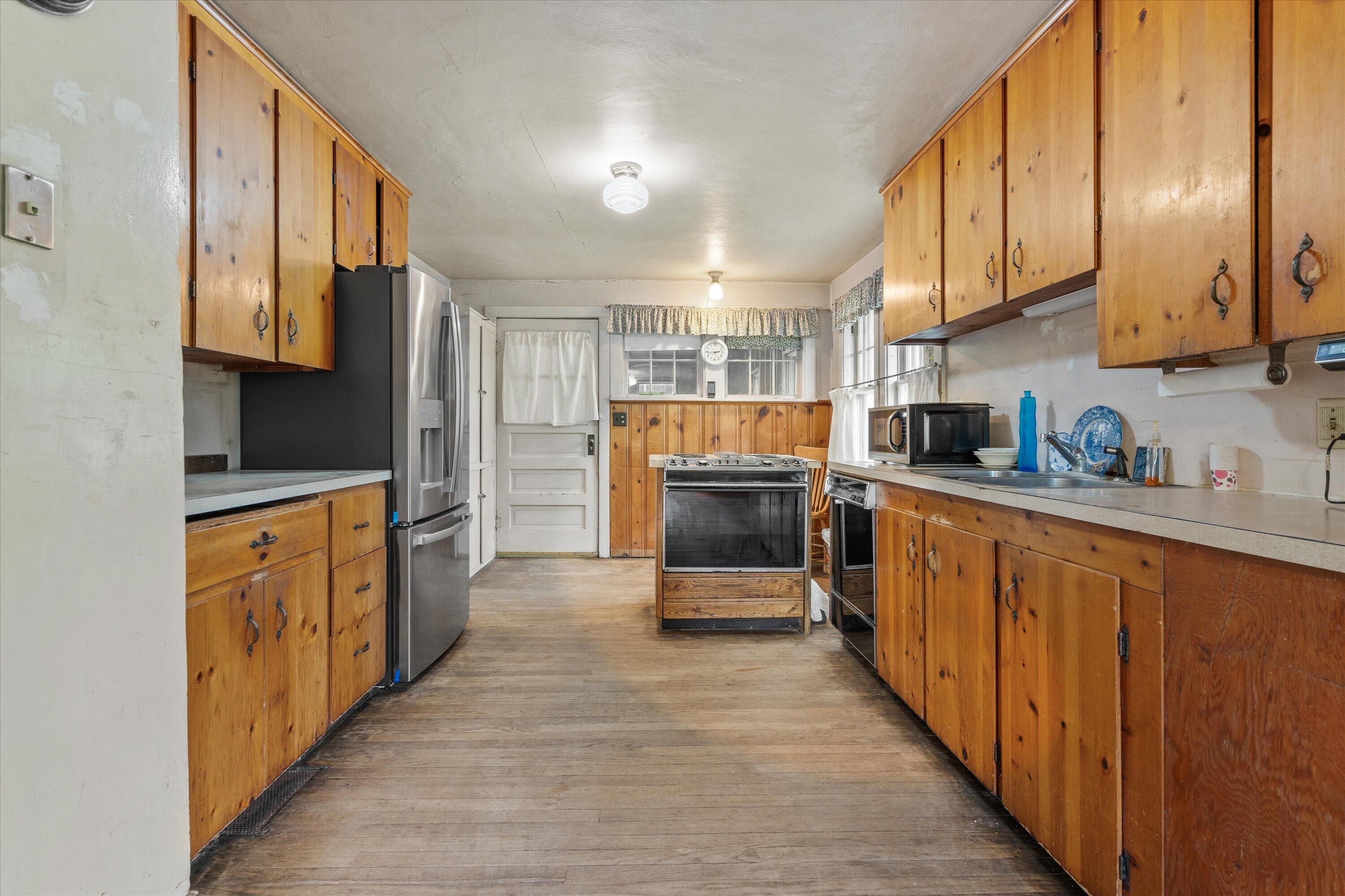 W330-s7098 County Road East Mukwonago, WI 53149 - Photo 5 of 60 Kitchen