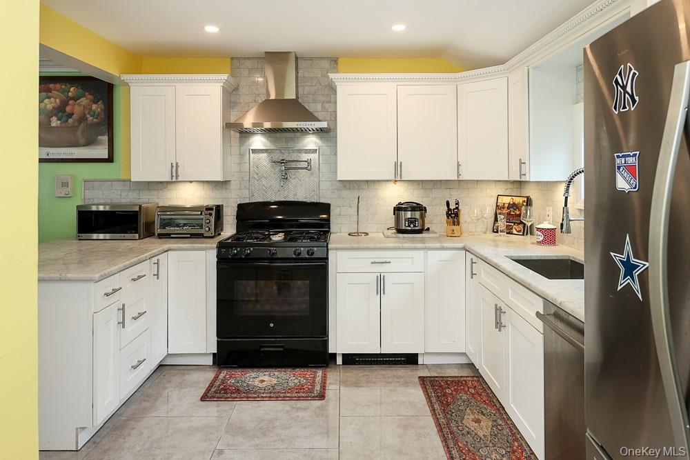 41 Cambria Road Syosset, NY 11791 - Photo 12 of 35 Gallery Image 12
