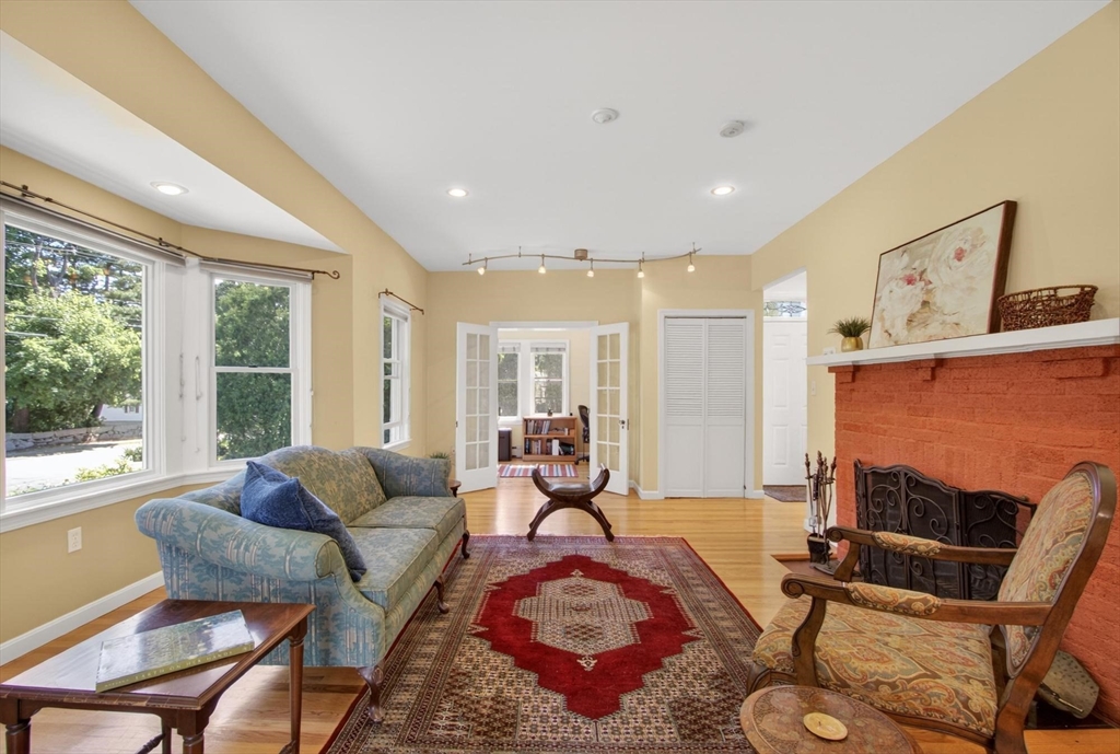 12 Middle Street Lexington, MA 02421 - Photo 4 of 26