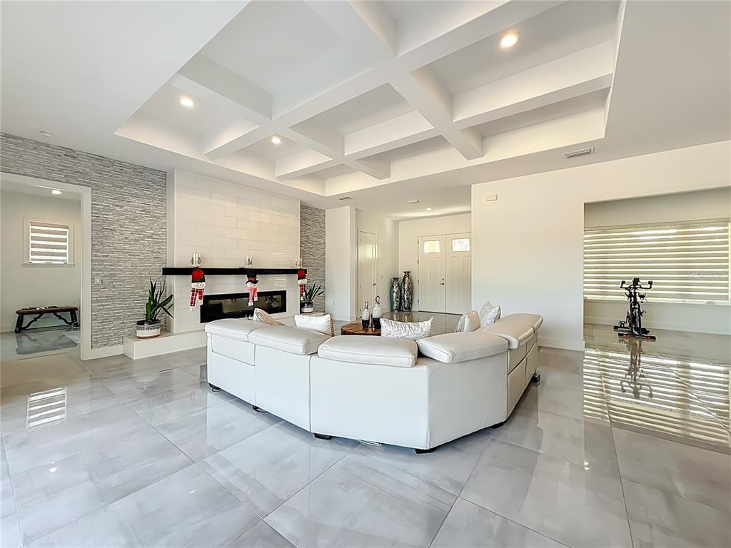 540 Northwest 165th Ct Road Dunnellon, FL 34432 - Photo 22 of 85 a living room with furniture and a flat screen tv