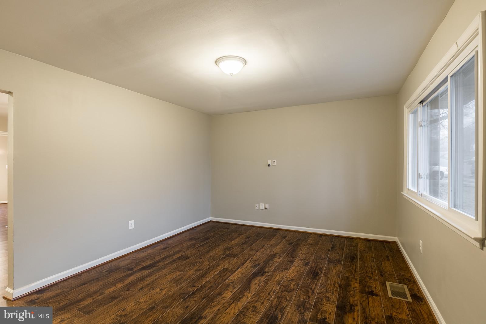 4134 Granby Road Woodbridge, VA 22193 - Photo 3 of 25 Large Living Room