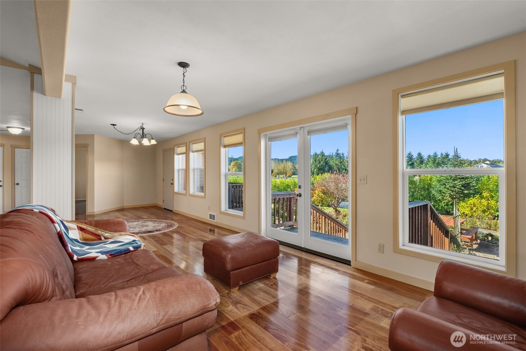 395 Ceres Hill Road Chehalis, WA 98532 - Photo 11 of 40 a living room with furniture and a window