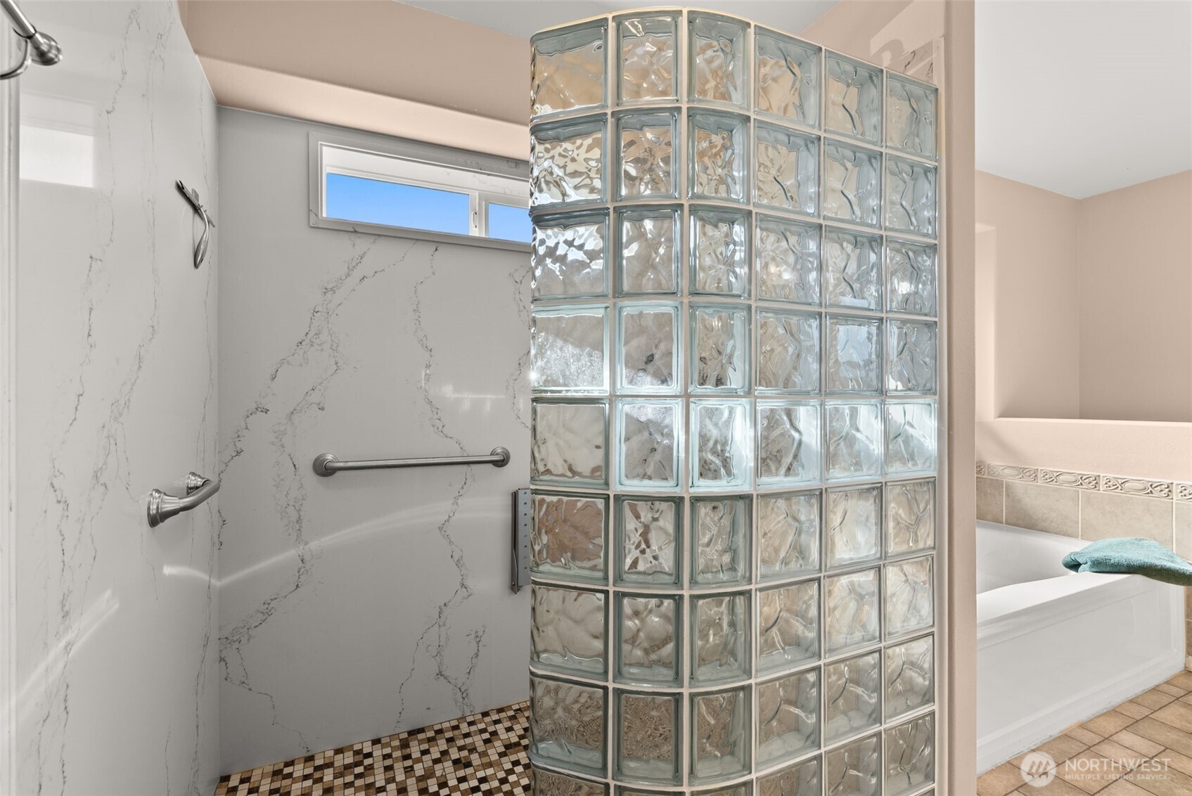 395 Ceres Hill Road Chehalis, WA 98532 - Photo 21 of 40 a bathroom with a shower