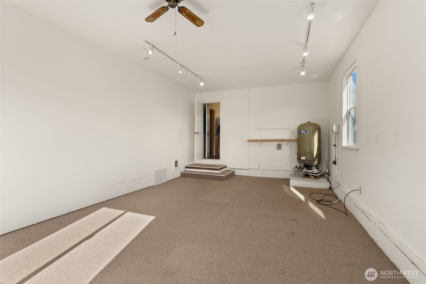 395 Ceres Hill Road Chehalis, WA 98532 - Photo 28 of 40 an empty room with large windows