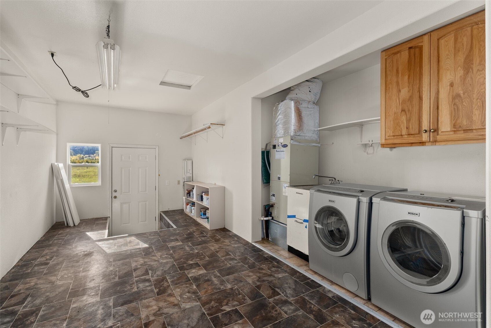 395 Ceres Hill Road Chehalis, WA 98532 - Photo 29 of 40 a view of a storage & utility room with washer and dryer