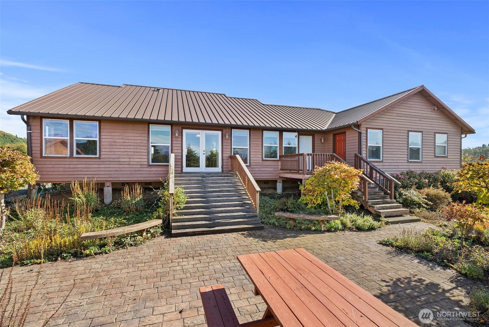 395 Ceres Hill Road Chehalis, WA 98532 - Photo 36 of 40 a front view of a house with a garden
