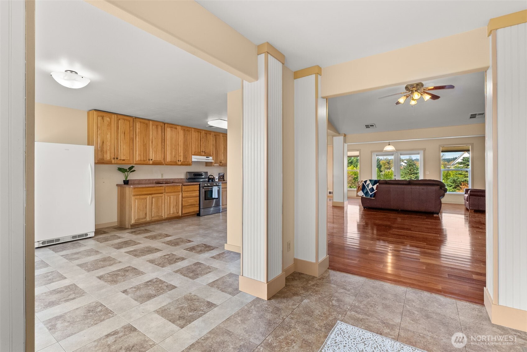 395 Ceres Hill Road Chehalis, WA 98532 - Photo 8 of 40 a view of kitchen with livingroom and furniture