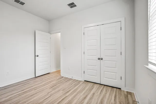 an empty room with a empty space and a ceiling fan
