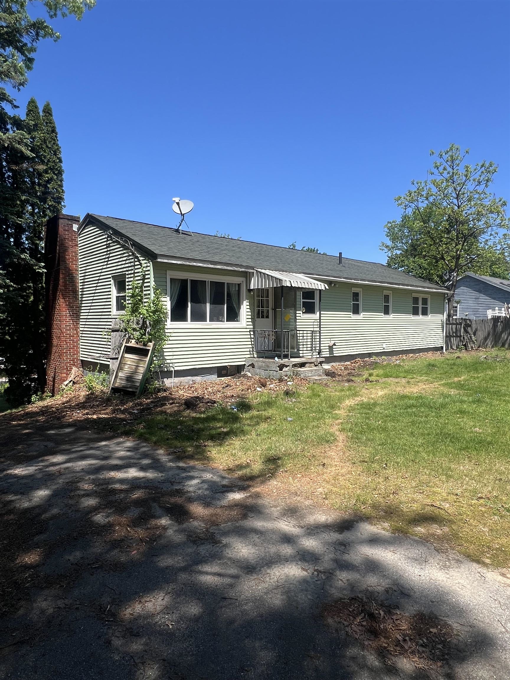 85 Weston Road Manchester, NH 03103 - Photo 3 of 24