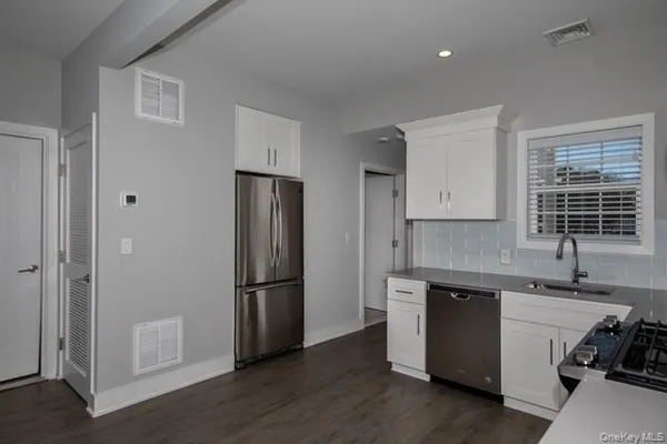 $2,975 | 262 Indian Head Road, Unit 307, Kings Park, NY 11754