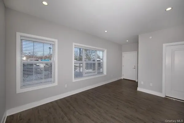 $2,975 | 262 Indian Head Road, Unit 307, Kings Park, NY 11754