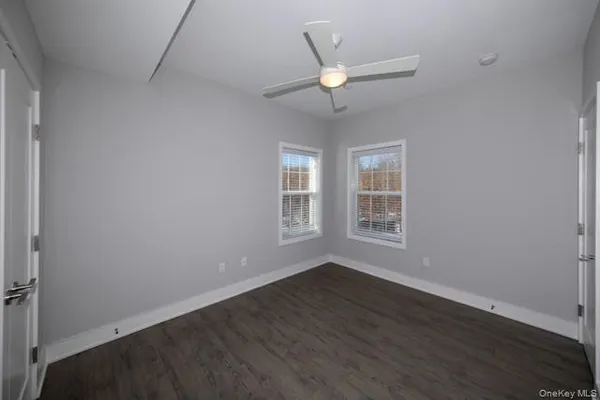 $2,975 | 262 Indian Head Road, Unit 307, Kings Park, NY 11754