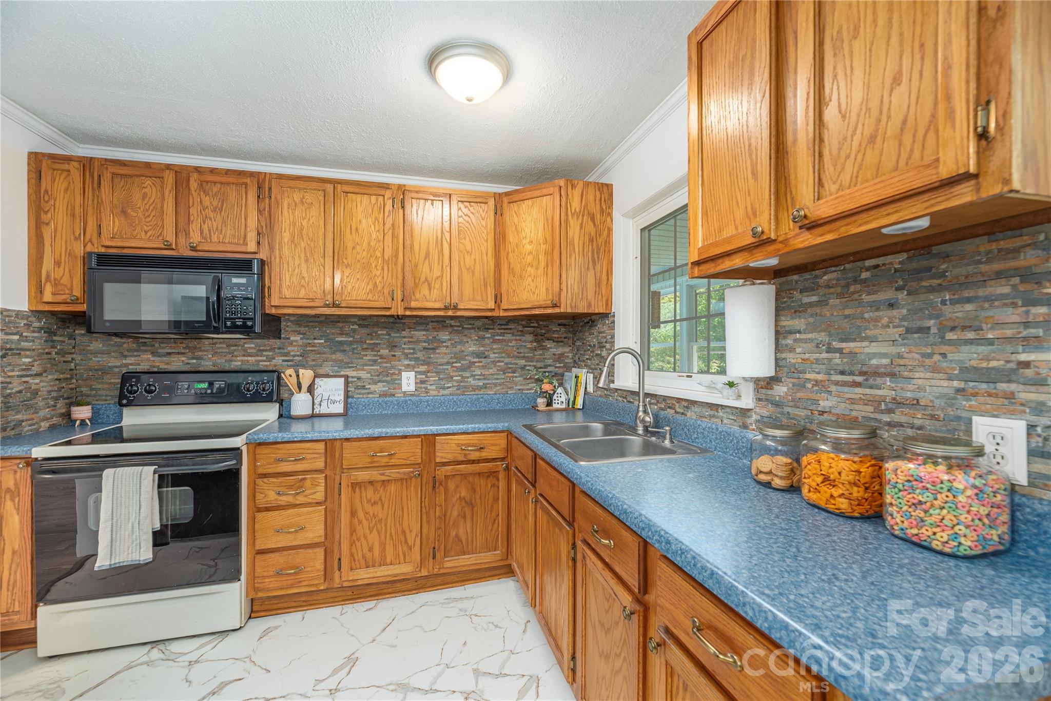881 Mulberry Street Clyde, NC 28721 - Photo 8 of 29