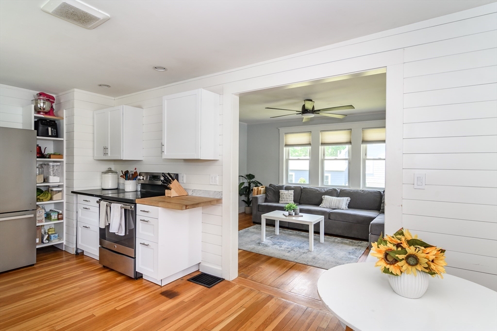 18 Hammond Road Natick, MA 01760 - Photo 3 of 23