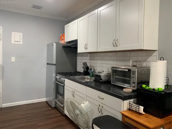 $2,500 | 21-29 Audrey Avenue, Unit 2, Oyster Bay, NY 11771