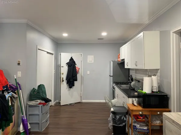 $2,500 | 21-29 Audrey Avenue, Unit 2, Oyster Bay, NY 11771