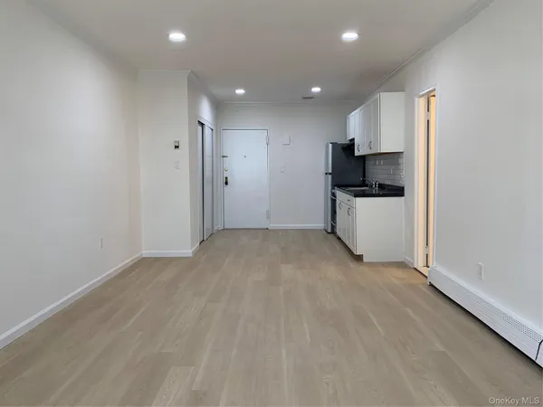 $2,500 | 21-29 Audrey Avenue, Unit 2, Oyster Bay, NY 11771