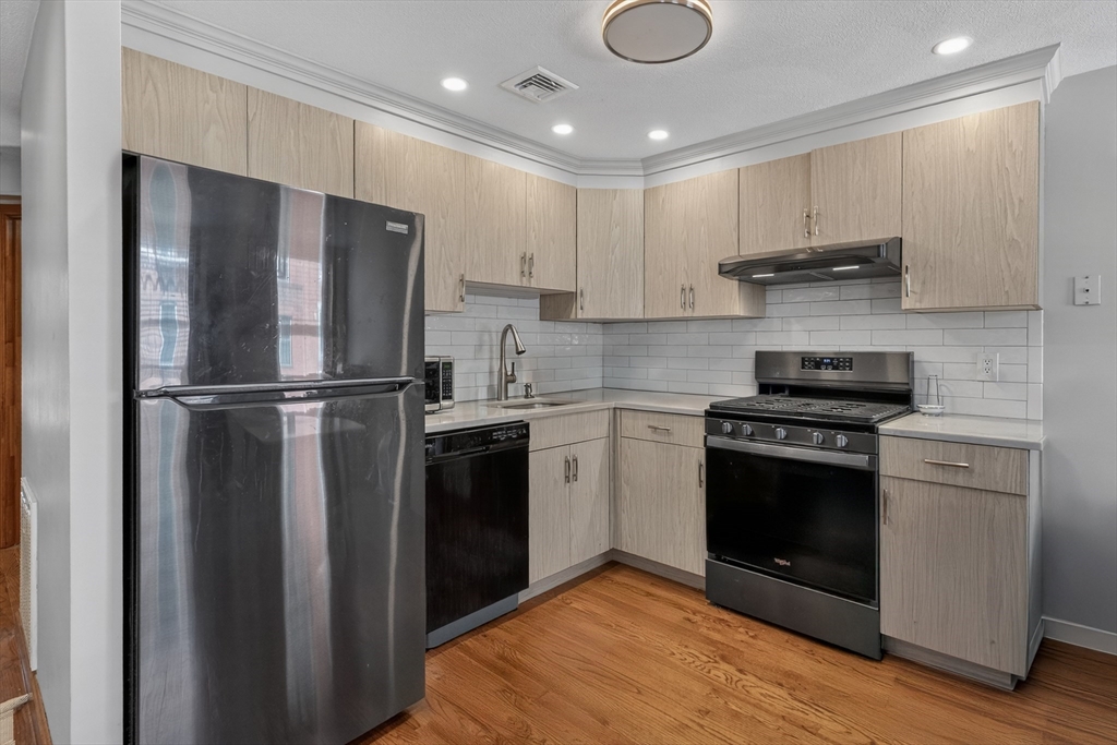 269 North Street, Unit 2 Boston, MA 02113 - Photo 3 of 9