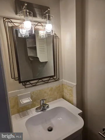 $1,300 | 341 South 26th Street, Unit B, Purcellville, VA 20132