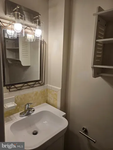 $1,300 | 341 South 26th Street, Unit B, Purcellville, VA 20132