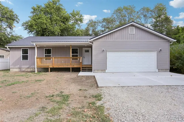 $265,000 | 609 East North Street, Staunton, IL 62088