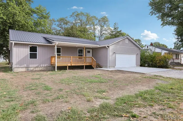 $265,000 | 609 East North Street, Staunton, IL 62088