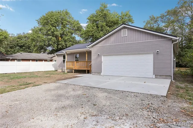 $265,000 | 609 East North Street, Staunton, IL 62088