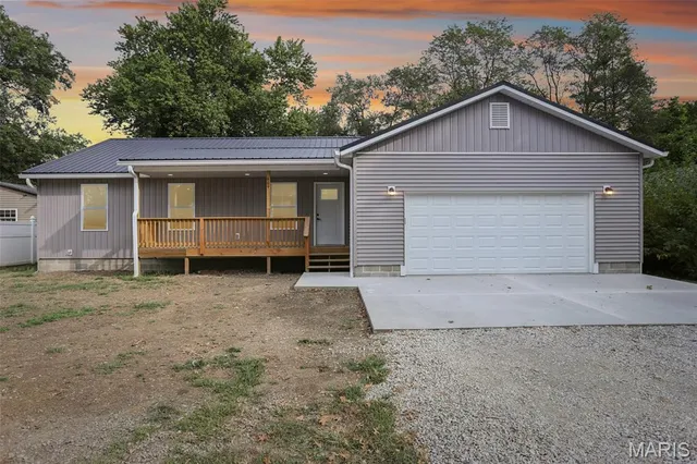 $265,000 | 609 East North Street, Staunton, IL 62088