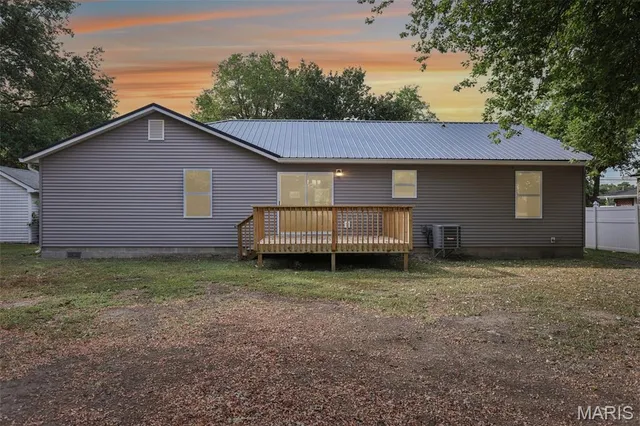 $265,000 | 609 East North Street, Staunton, IL 62088