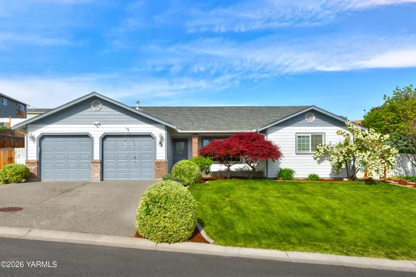 $450,000 | 702 South 7th Street, Selah, WA 98942
