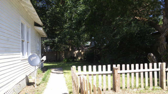606 North Pine Street Foley, AL 36535 - Photo 9 of 14 Walkway