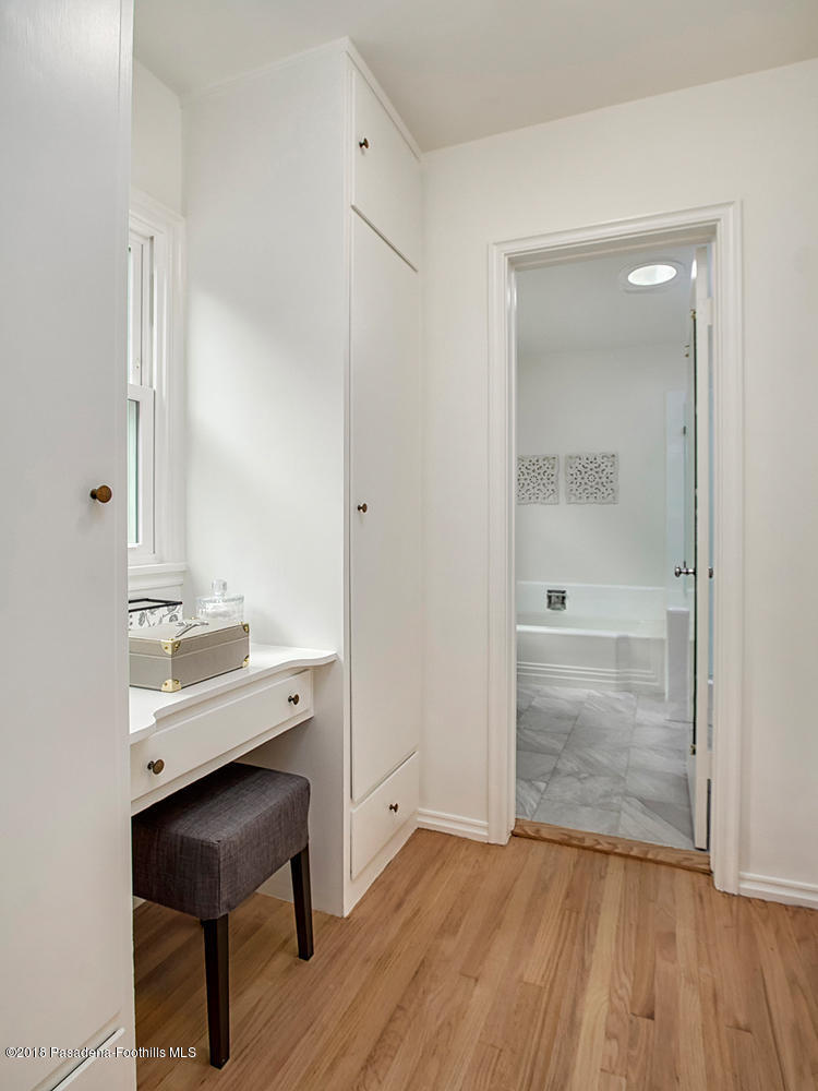 3675 Greenhill Road Pasadena, CA 91107 - Photo 16 of 27 a view of room with a sink and a mirror