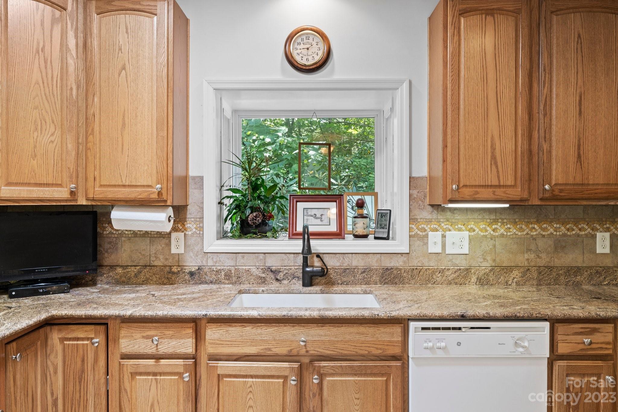 143 Whitaker Road Fairview, NC 28730 - Photo 6 of 25 Gallery Image 6