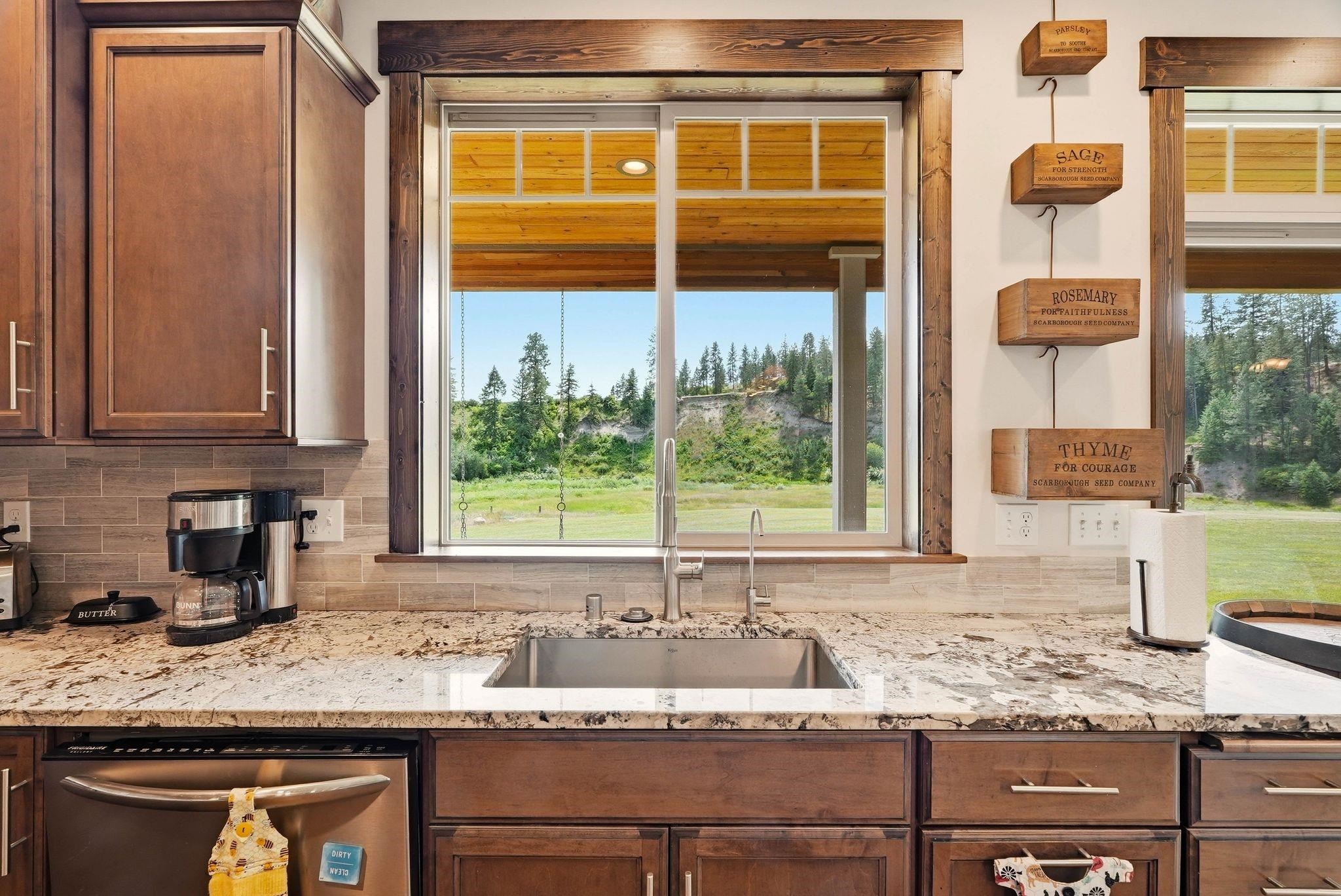 10638 South Hangman Valley Road Spokane, WA 99224 - Photo 14 of 49