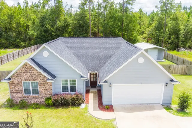 a view of a yard with an empty space