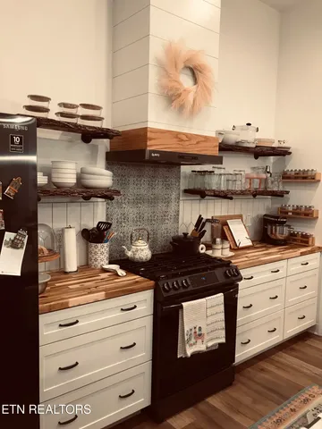 $625,000 | 446 Tanzanite Trail, New Tazewell, TN 37825