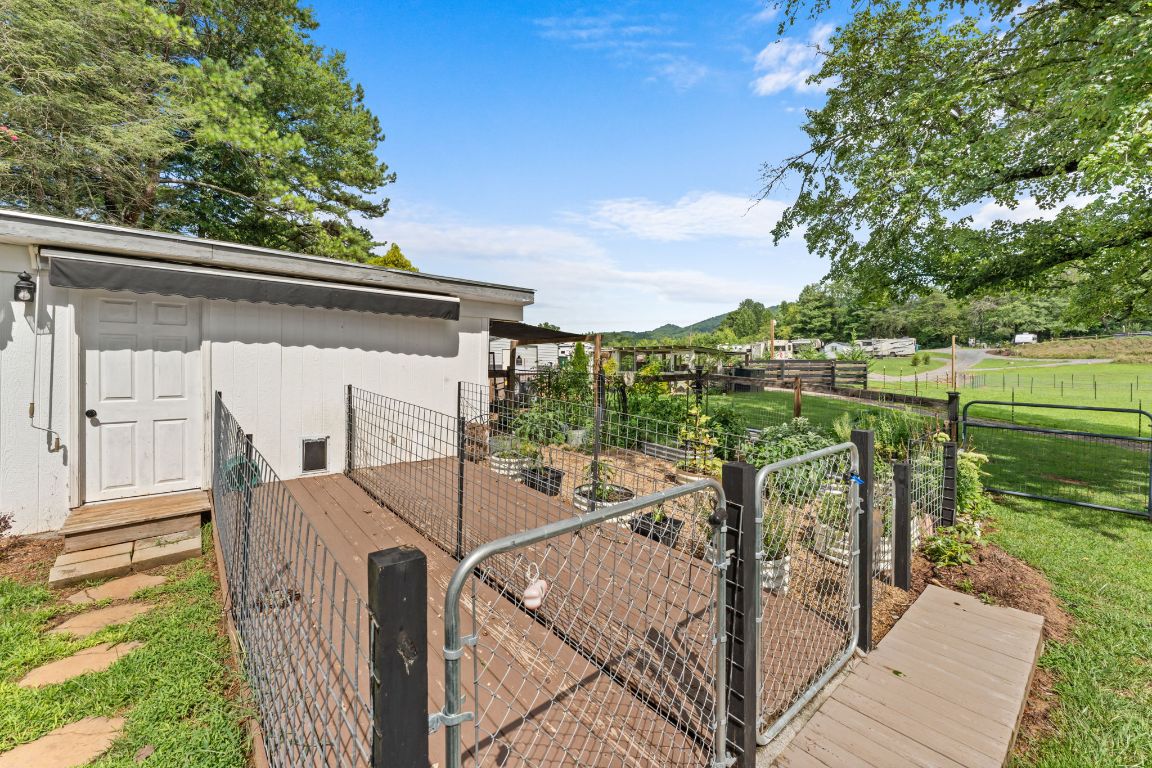 2145 Old Murphy Road Franklin, NC 28734 - Photo 25 of 70 Gallery Image 25