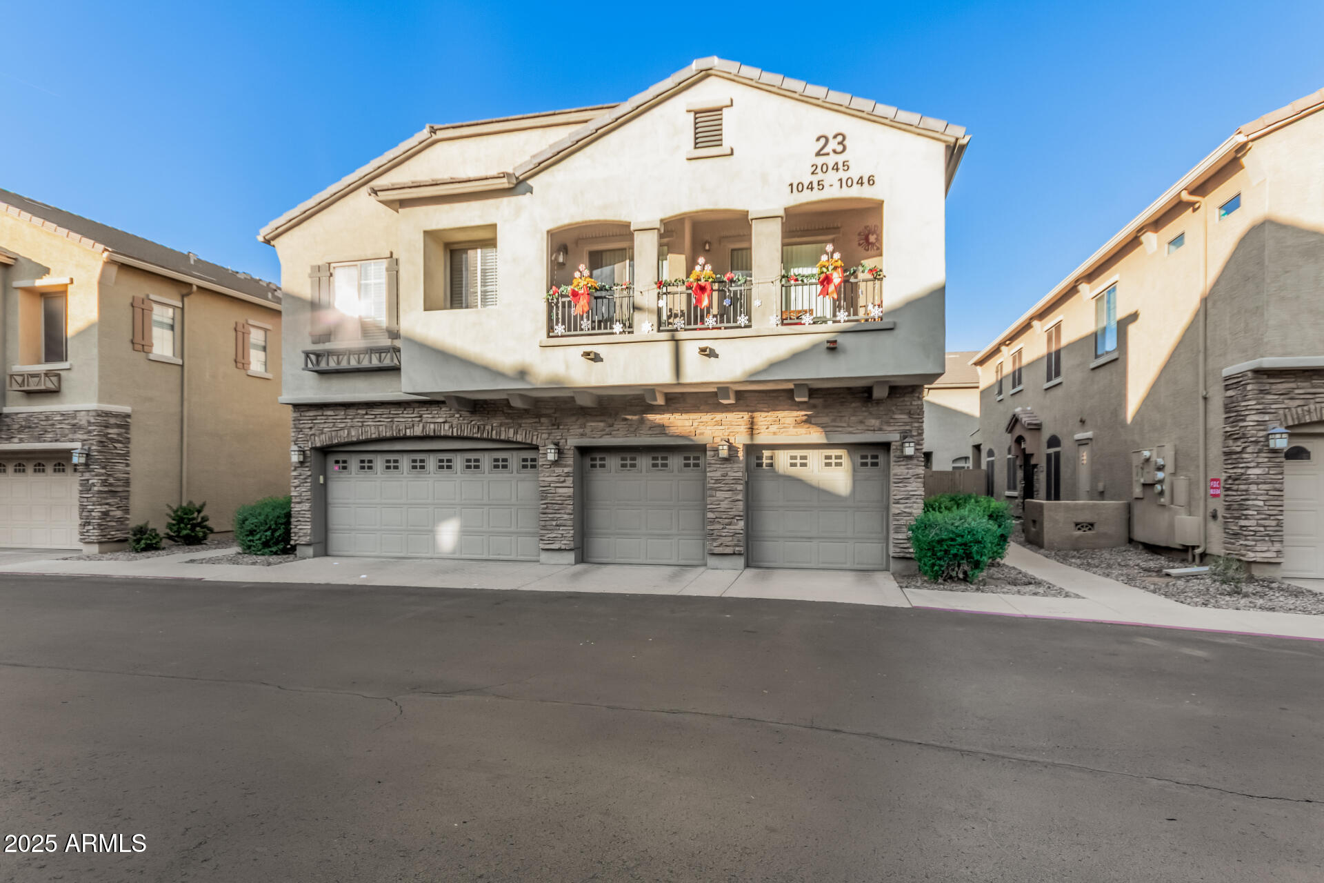 1350 South Greenfield Road, Unit 1046 Mesa, AZ 85206 - Photo 1 of 35 a front view of a house with a yard