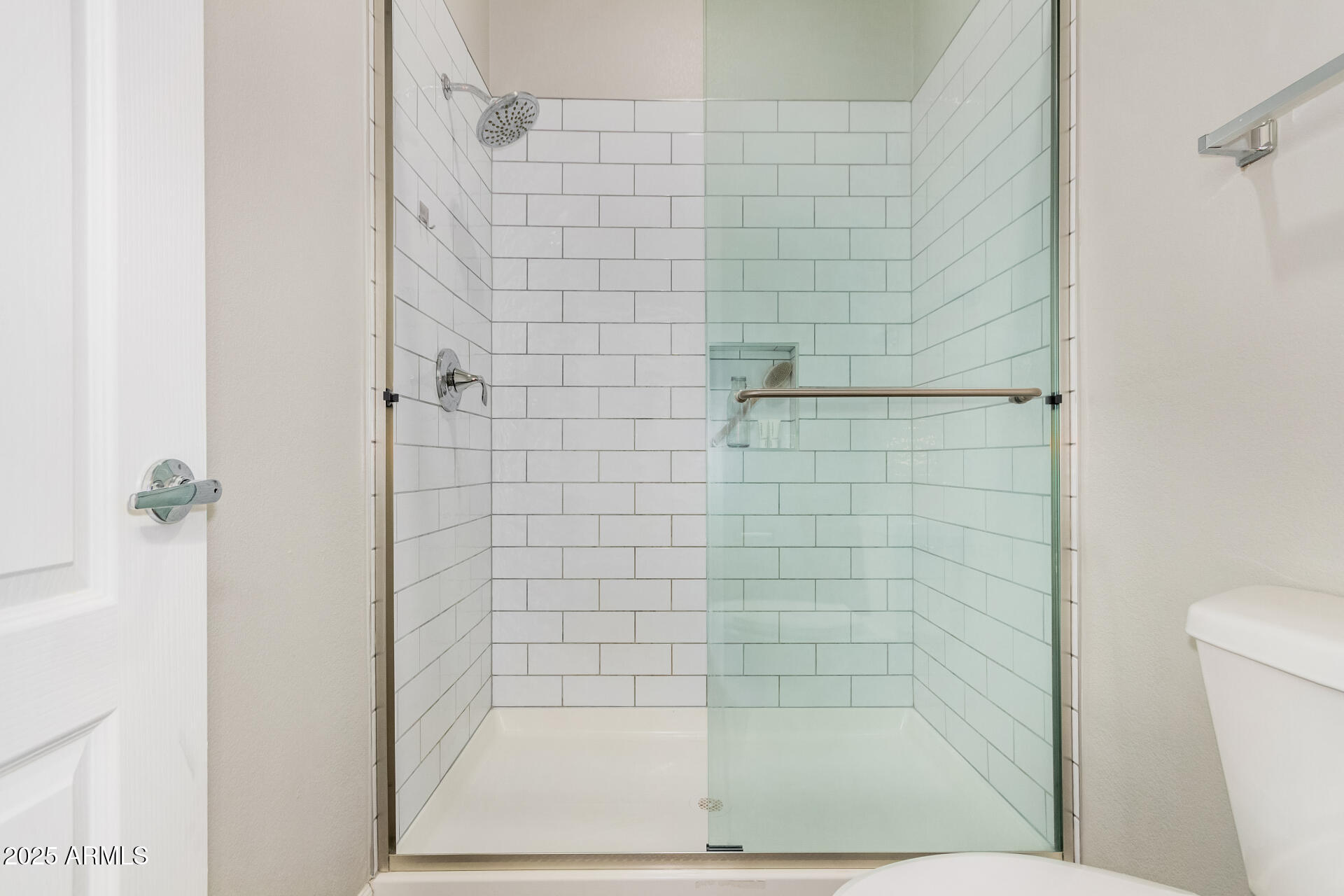 1350 South Greenfield Road, Unit 1046 Mesa, AZ 85206 - Photo 22 of 35 a bathroom with a shower